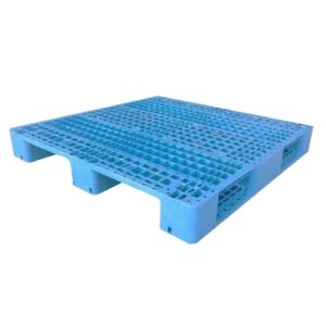 Heavy duty pallet with skids