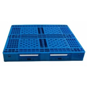 Heavy duty plastic pallet